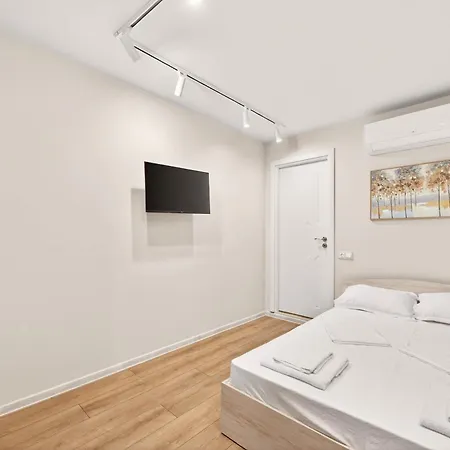 Nest Close To The Apartament Warna
