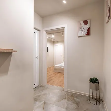 Apartment Nest Close To The *