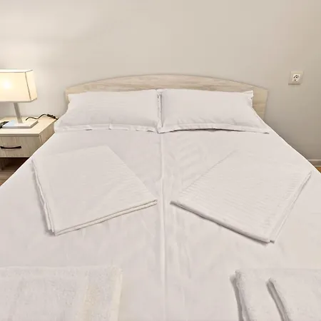 Apartment Nest Close To The *